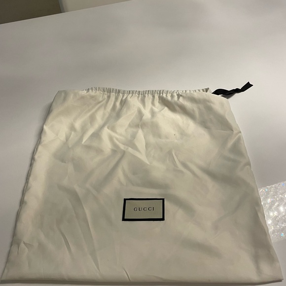 Gucci GG Marmont Shoulder Bag in Black - Picture 6 of 9